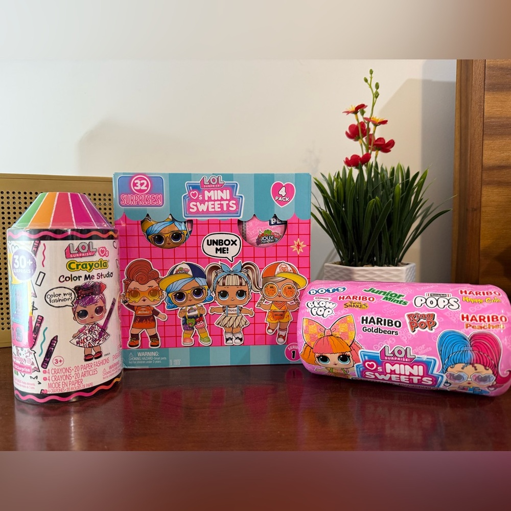 New L.O.L Surprise Mini Sweet dolls 4pk ,Vending Machine, Color me Studio Bundle